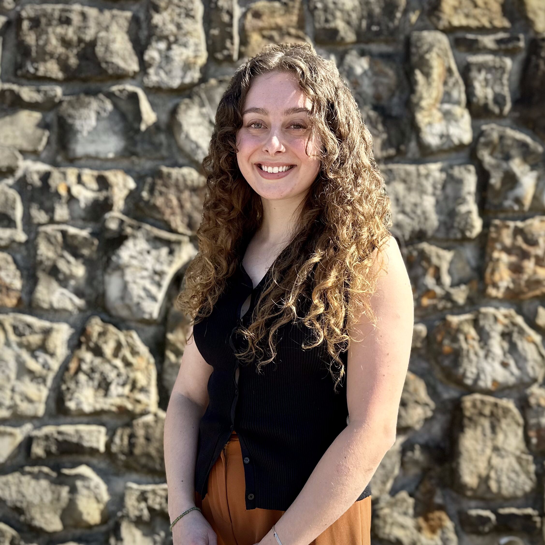 Kate Hilton smiling in a professional portrait, known for her work in couples' communication, trauma therapy and anxiety therapy in Dallas.