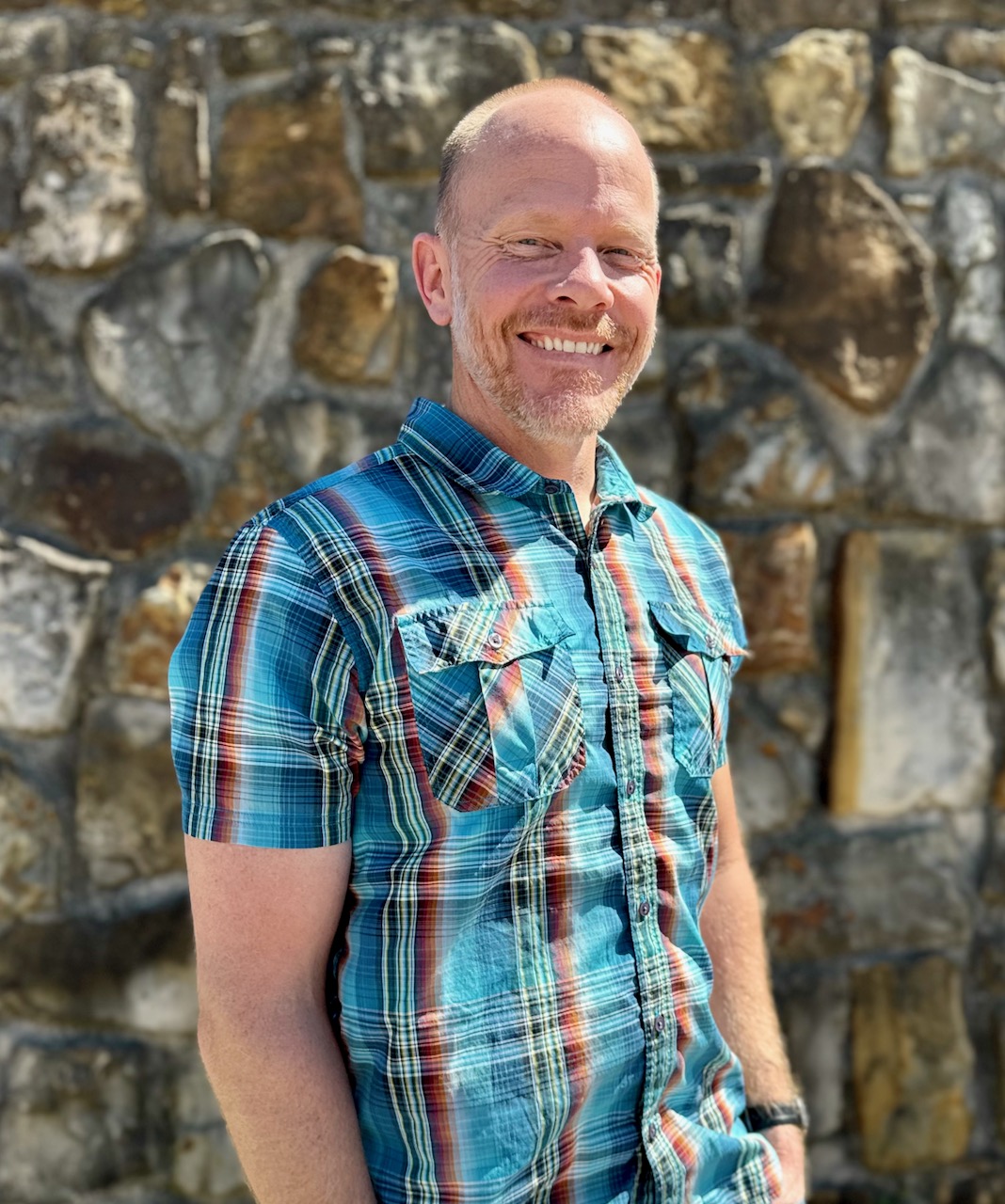 Professional headshot of Andy Thompson a therapist for mens issues, anxiety and teens.